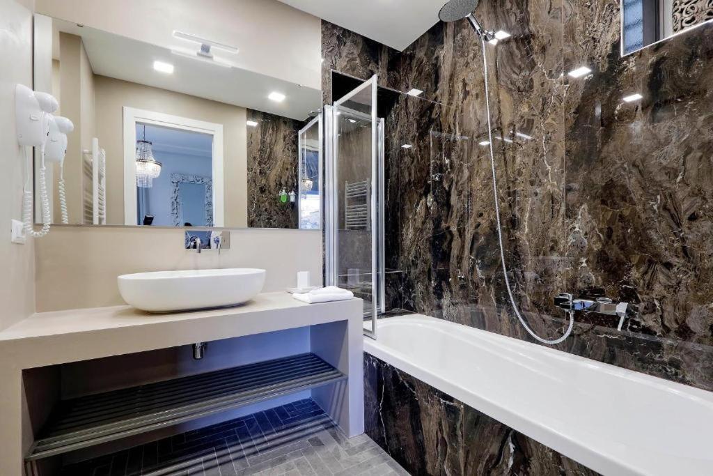 Boutique Suites Della Croce Rome Buitenkant foto