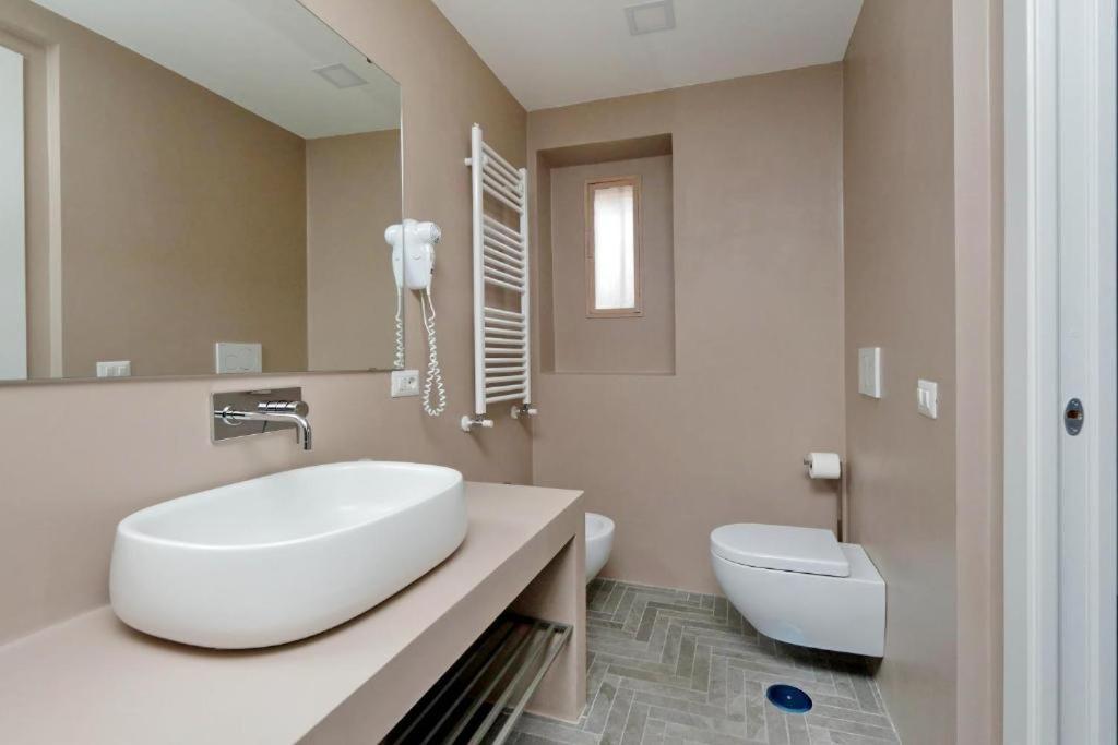 Boutique Suites Della Croce Rome Buitenkant foto