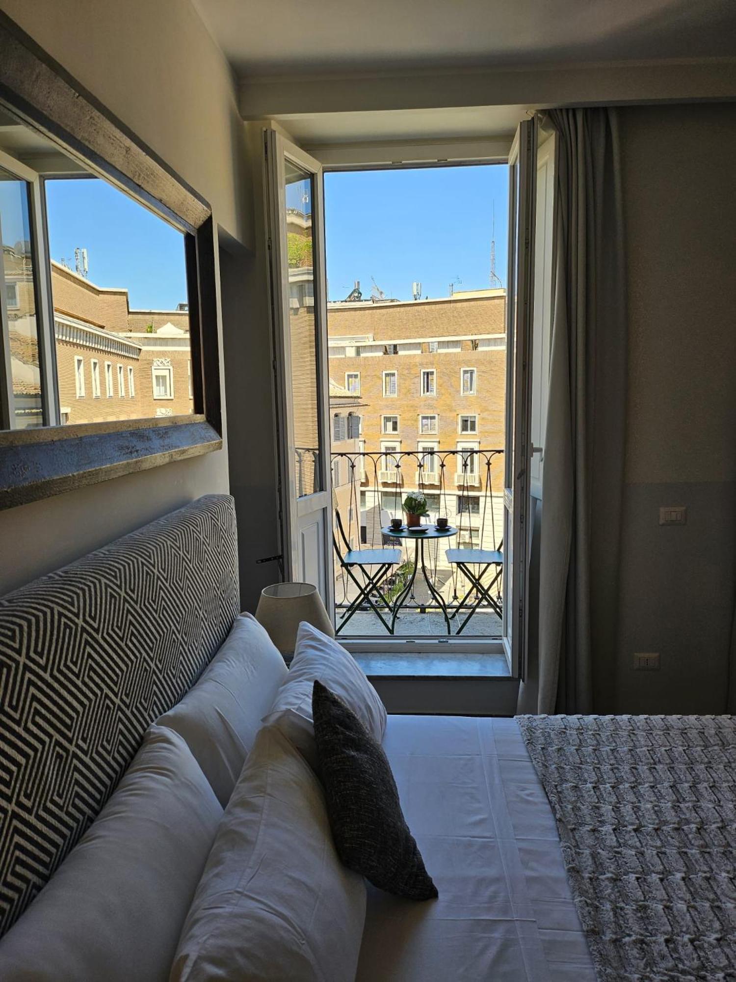 Boutique Suites Della Croce Rome Buitenkant foto